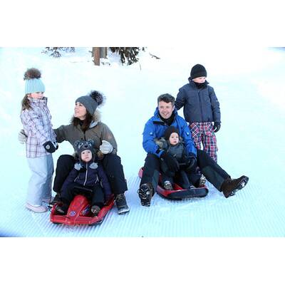 Prinzessin Mary beim Rodeln