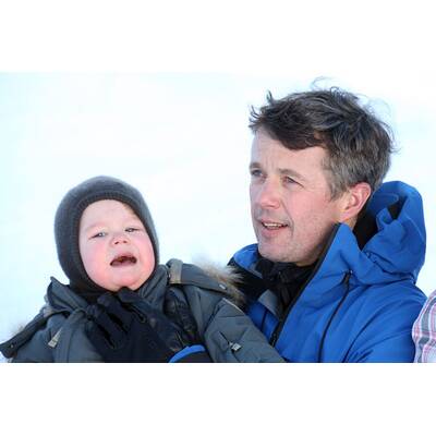 Prinzessin Mary beim Rodeln