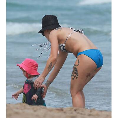 Pink zeigt Muskeln - ist das noch sexy