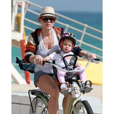 Pink zeigt Muskeln - ist das noch sexy