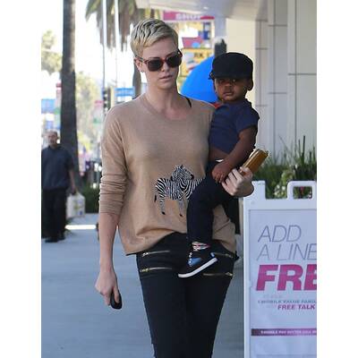 Charlize Theron: Stolze Adoptiv-Mutti