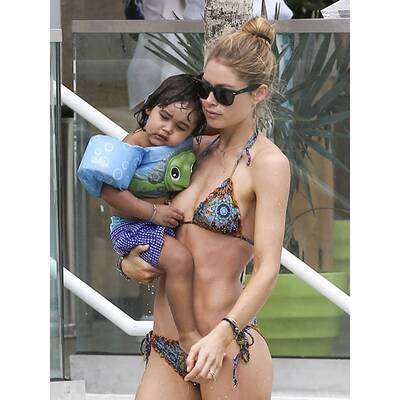 Bikini-Mama: Doutzen Kroes zeigt ihr Sixpack