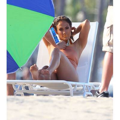 Jennifer Lopez zeigt Haut am Set