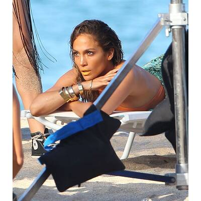 Jennifer Lopez zeigt Haut am Set