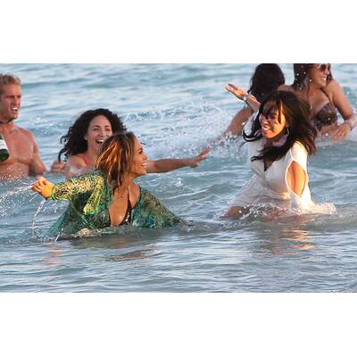 Jennifer Lopez zeigt Haut am Set