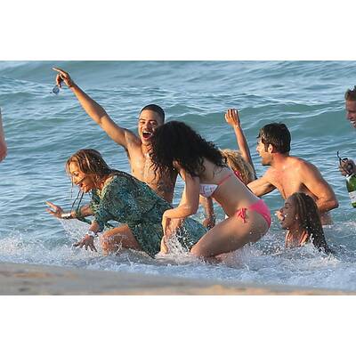 Jennifer Lopez zeigt Haut am Set