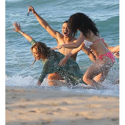 Jennifer Lopez zeigt Haut am Set