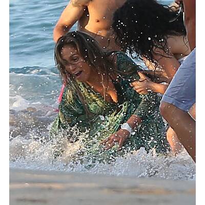 Jennifer Lopez zeigt Haut am Set