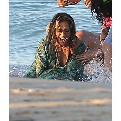 Jennifer Lopez zeigt Haut am Set