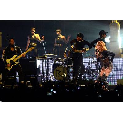 Rihanna  'Diamonds World Tour 2013'