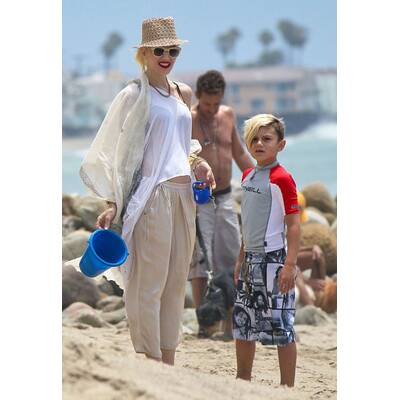 Gwen Stefani am Strand mit Kingston & Zuma