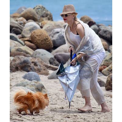 Gwen Stefani am Strand mit Kingston & Zuma