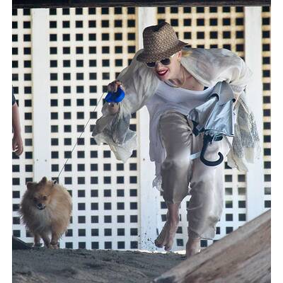 Gwen Stefani am Strand mit Kingston & Zuma