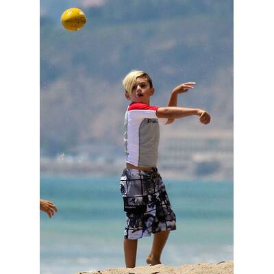 Gwen Stefani am Strand mit Kingston & Zuma