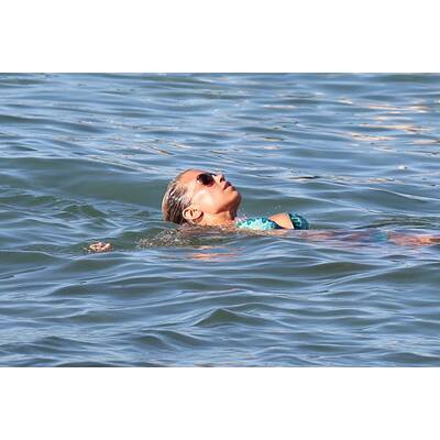 Sylvie van der Vaart urlaubt in Saint Tropez