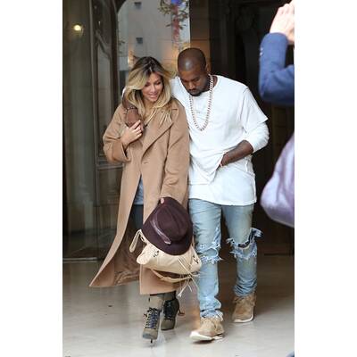 Kim Kardashian & Kanye West superhappy