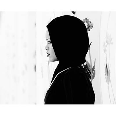 Rihanna fliegt in Abu Dhabi aus Moschee