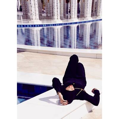 Rihanna fliegt in Abu Dhabi aus Moschee