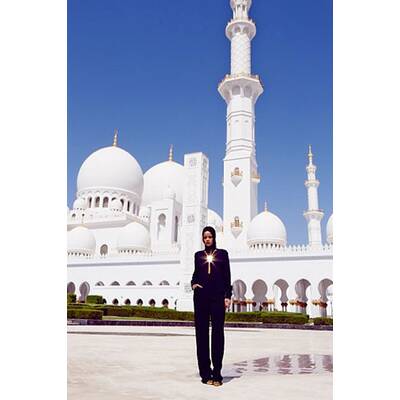 Rihanna fliegt in Abu Dhabi aus Moschee