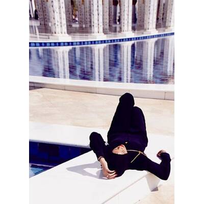 Rihanna fliegt in Abu Dhabi aus Moschee