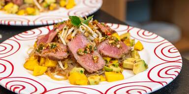 Fr&uuml;hlingssalat mit Beef Tataki