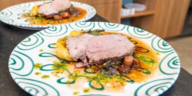 Geschmorter Lammschl&ouml;gel mit Erd&auml;pfel-B&auml;rlauch-Roulade