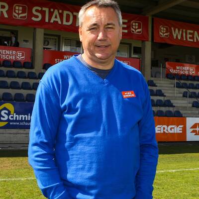 Pacult: 1. Auftritt als FAC-Coach