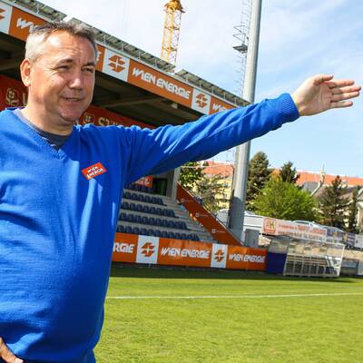 Pacult: 1. Auftritt als FAC-Coach