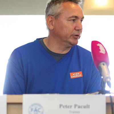 Pacult: 1. Auftritt als FAC-Coach