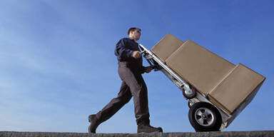 Asylwerber: Paketweise gestohlene Kleidung heimgeschickt