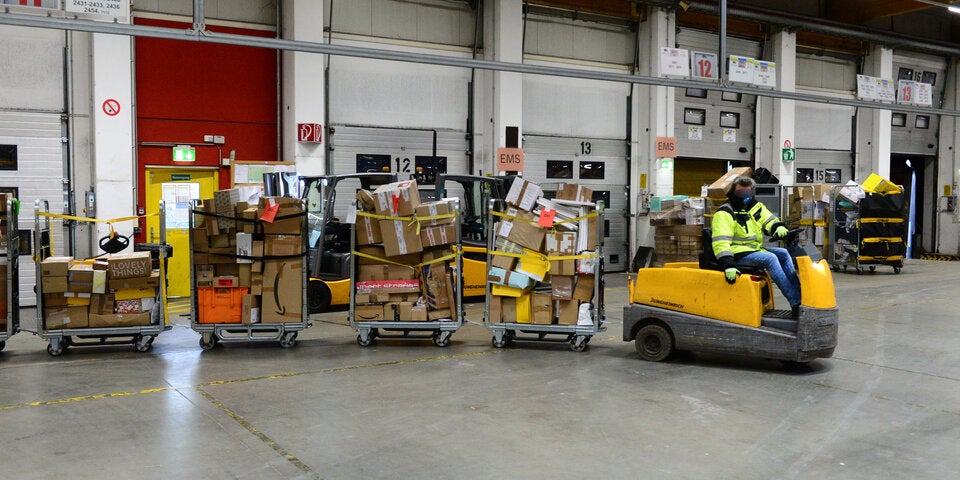 Totales Paket-Chaos vor Weihnachten in Österreich