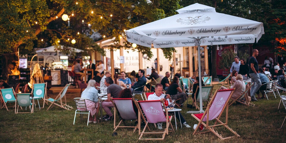 Die schönsten Rooftop-Bars, Grün-Oasen und Schanigärten in Wien