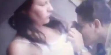 Schüler sehen alles: Lehrer wird beim Vorspiel erwischt