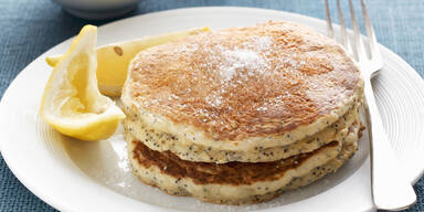 Pancakes mit Mohn und Zitrone