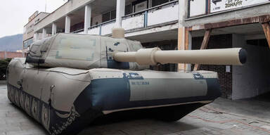 Diese aufblasbaren Panzer sollen Russen t&auml;uschen