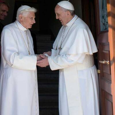 Franziskus und Ex-Papst Ratzinger jetzt im Vatikan