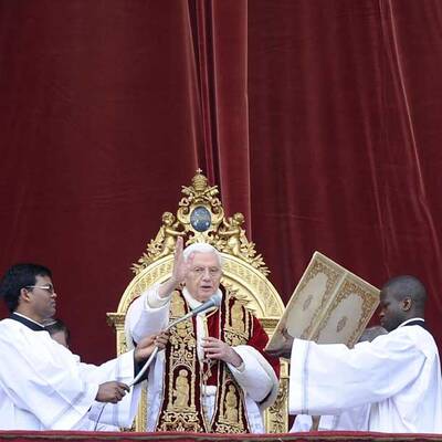 Papst beim Weihnachtssegen 