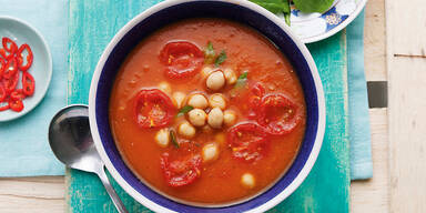 Paradeisersuppe mit Suesskartoffeln