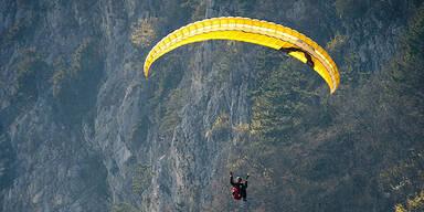 Aktivist stürzt mit Paragleiter in Bodensee