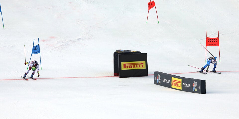 Knappe Angelegenheit: Auf dem blauen Kurs schaffte Liensberger (links i. Bild) ihren ersten WM-Triumph