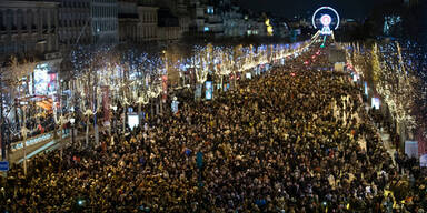 Paris feierte streng bewacht Silvester