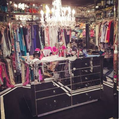 Paris Hilton mistet Kleiderkasten aus 