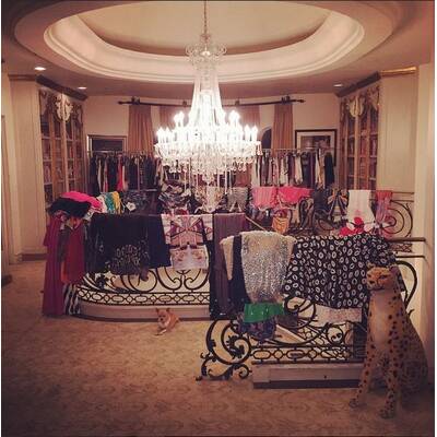 Paris Hilton mistet Kleiderkasten aus 