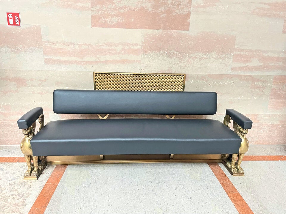 Parlament: Cabrio-Dach und umgefärbte Bänke