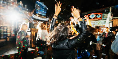 In Madrid feiern tausende Party-Touristen