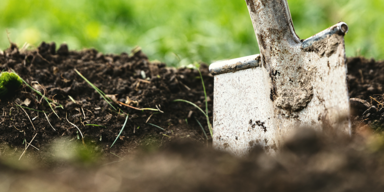 Sambischer Pastor l&auml;sst sich lebendig begraben um wie Jesus aufzuerstehen