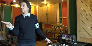 Paul recording his music for Skypes quotLove Mojisquot - YouTube.mp4.Standbild001.jpg