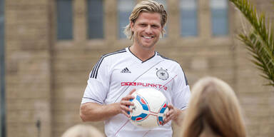 RTL Bachelor gibt Fußball- Flirt-Tipps