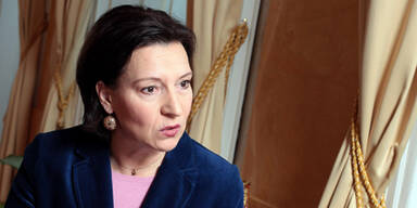 Heinisch-Hosek: &bdquo;&Auml;rzte sollen weiter haften&ldquo;