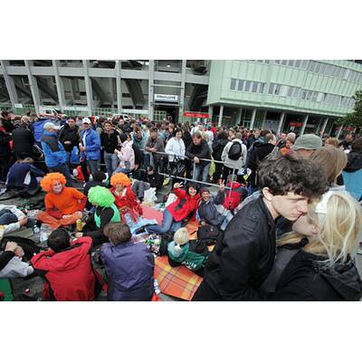 U2 in Wien: Fans stürmen das Ernst-Happel-Stadion